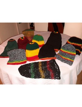 BONNETS RASTAMAN FAITS EN...