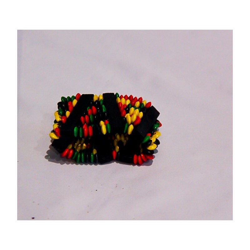 Bracelet à perles vert jaune rouge et bois noir