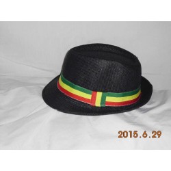 Chapeau noir à bandes vert jaune rouge 