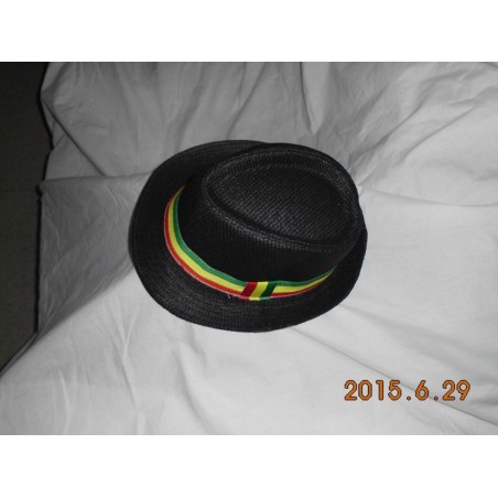 Chapeau noir à bandes vert jaune rouge 